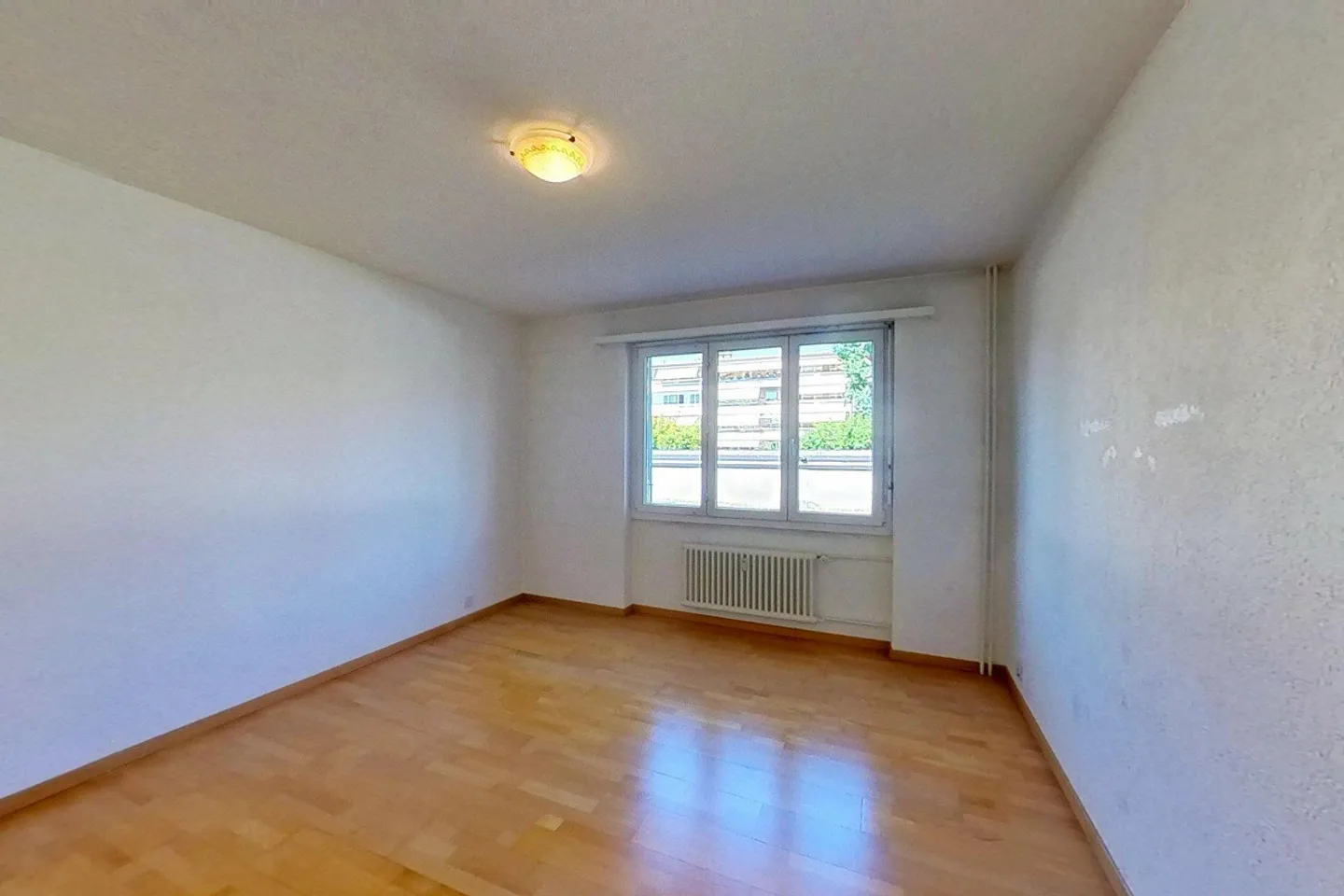 Spacious Ground Floor Apartment with Terrace - Photo 8 of 11