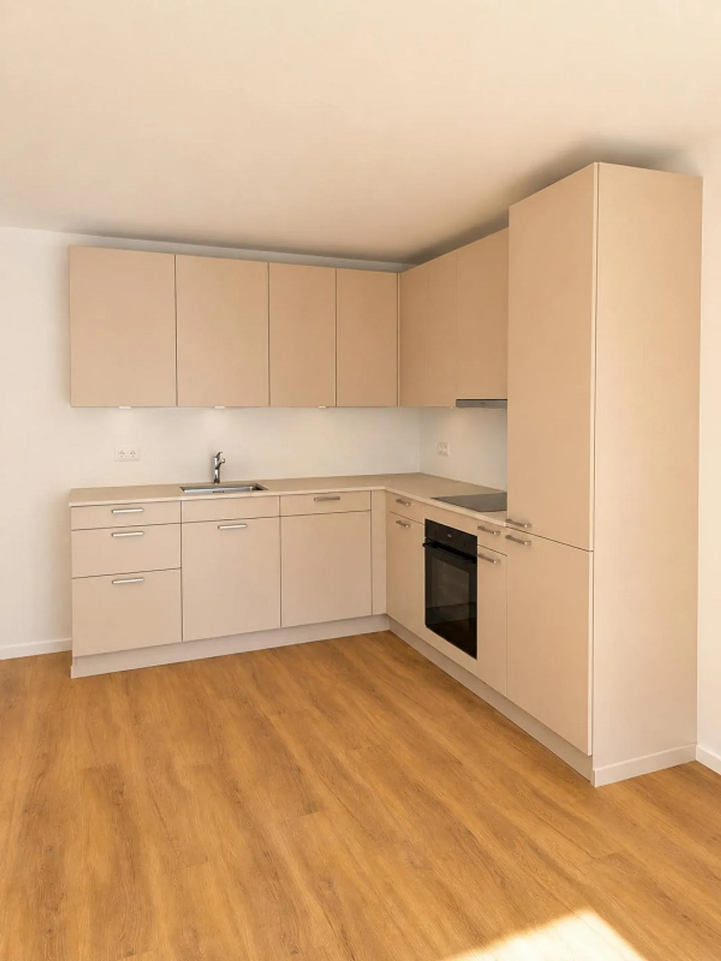 Completely renovated 2.5 room apartment with large covered garden terrace - Photo 2 of 6