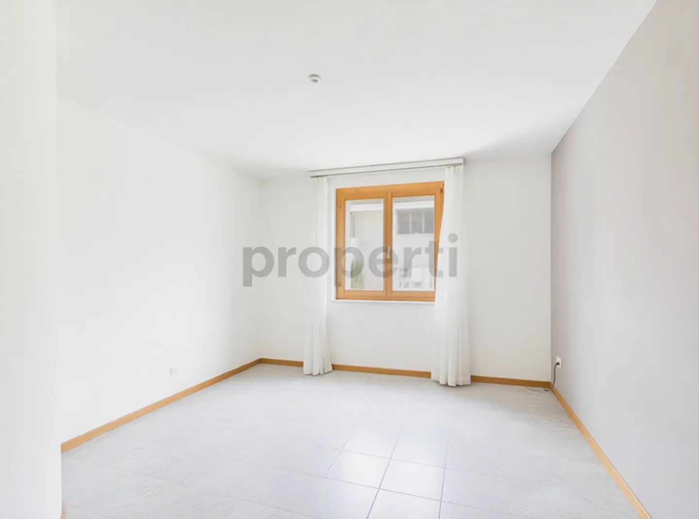 Newly renovated 4.5-room elegant apartment with private parking, Bubendorf - Photo 7 of 11