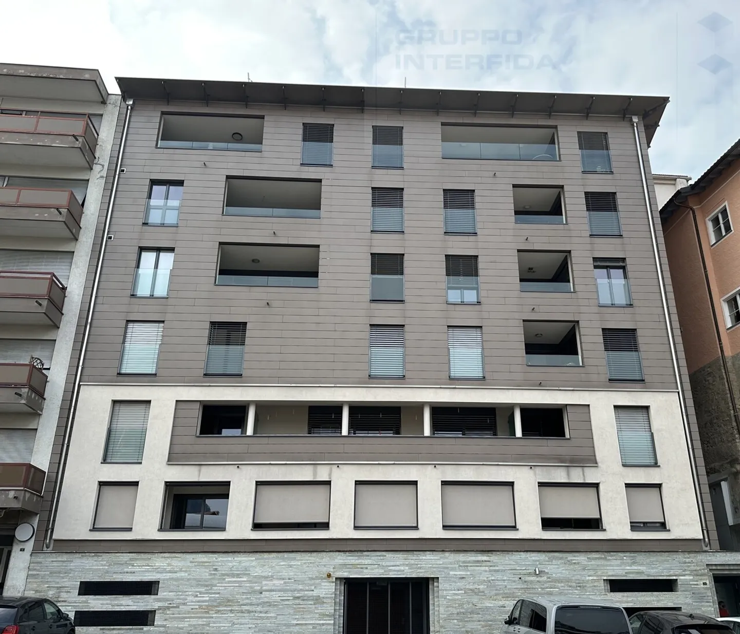 Apartment with current income in a central location - Photo 2 of 13