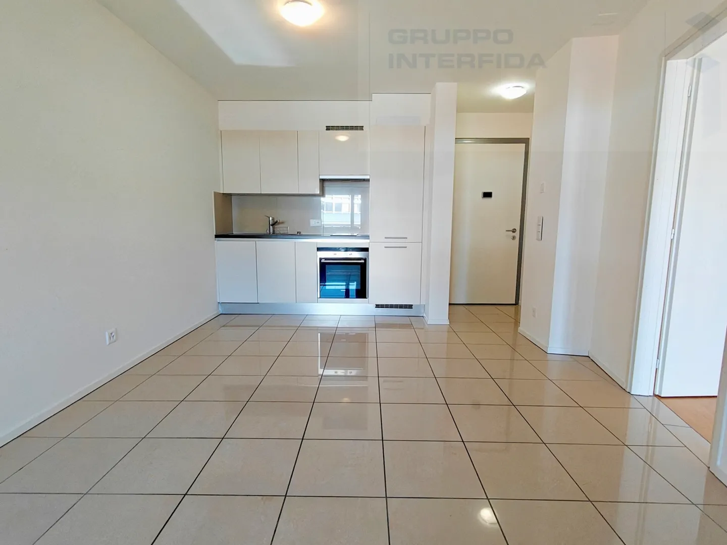 Apartment with current income in a central location - Photo 3 of 13