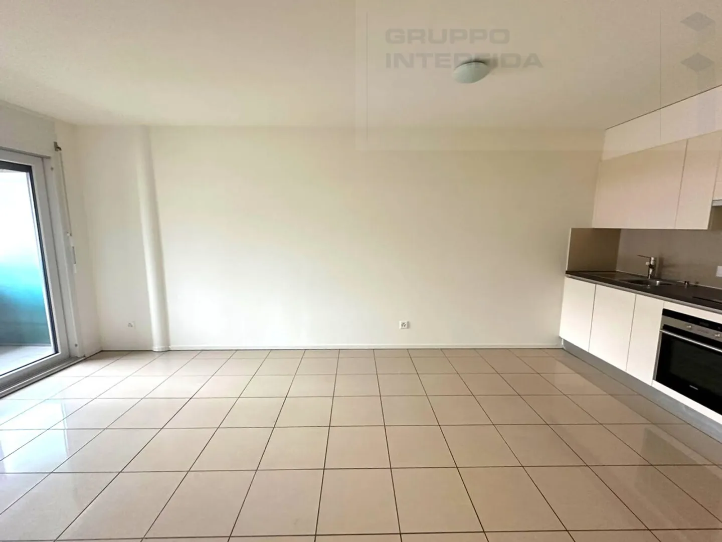 Apartment with current income in a central location - Photo 4 of 13