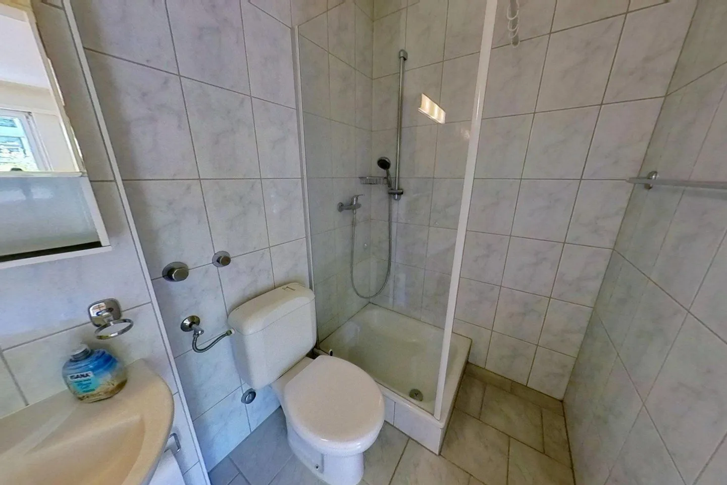 Spacious Ground Floor Apartment with Terrace - Photo 11 of 11