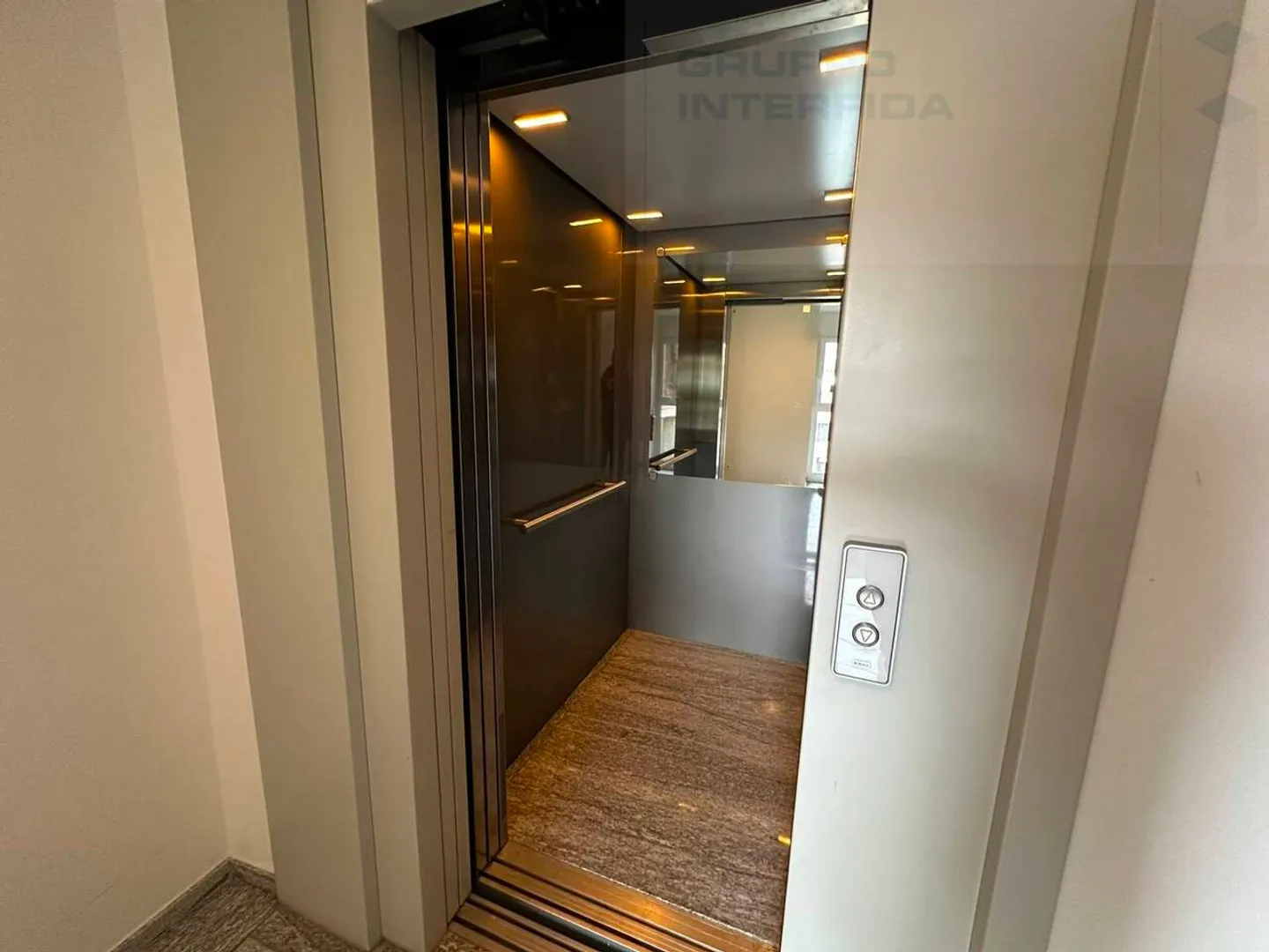 Apartment with current income in a central location - Photo 11 of 13