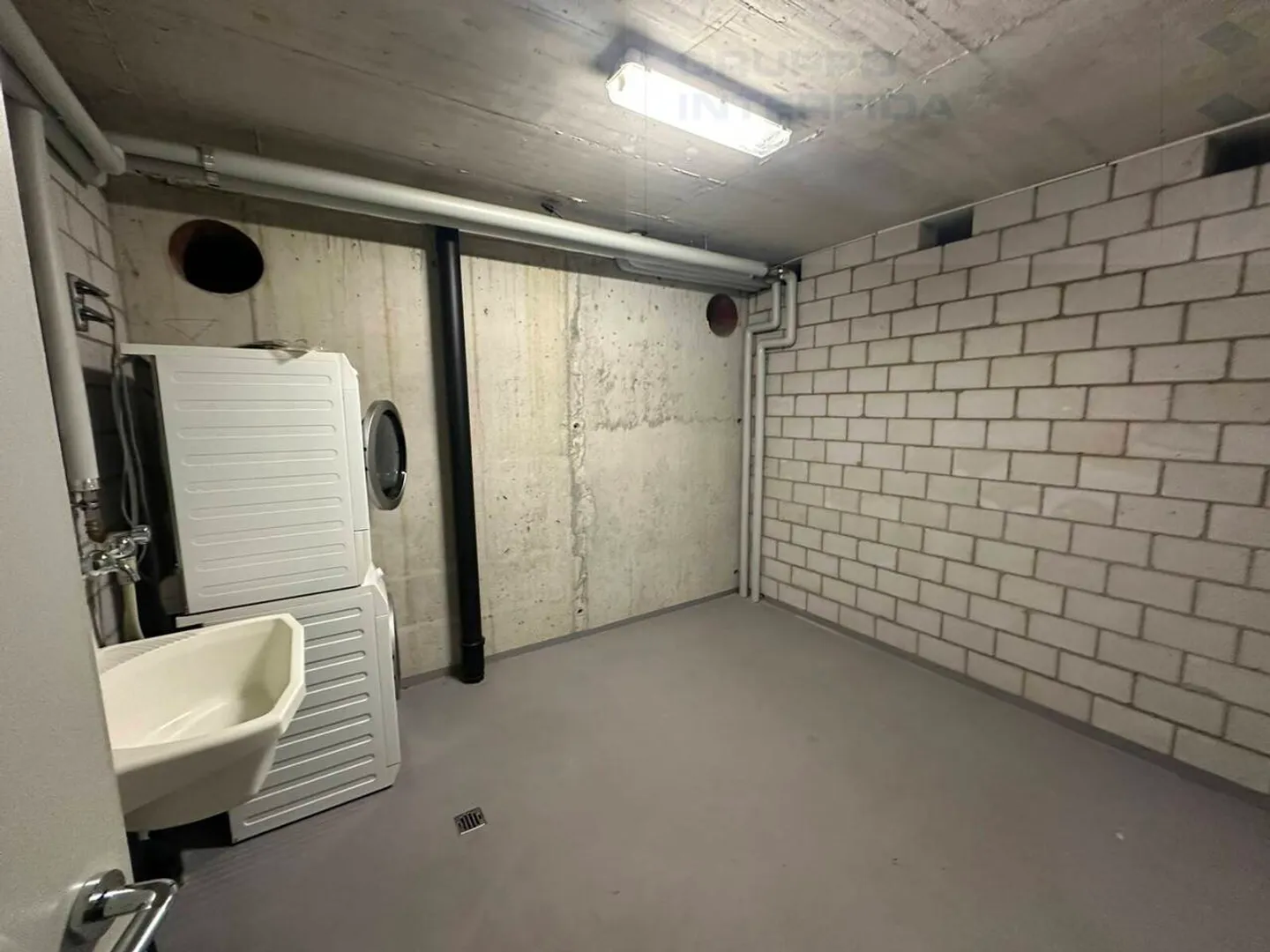 Apartment with current income in a central location - Photo 12 of 13