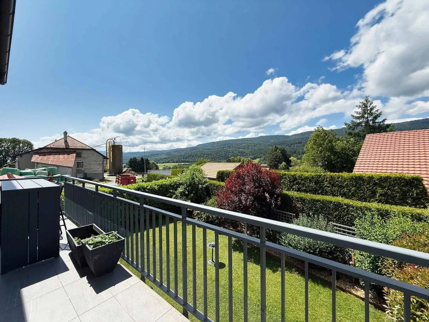 Longirod - Bright 3.5 Room Apartment in a Renovated Farm - Photo 1 of 9