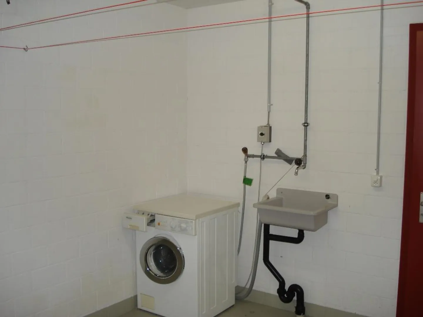 Lavanderia privata / 200 m dalla stazione e 2 km dall'A1 - Foto 11 di 12