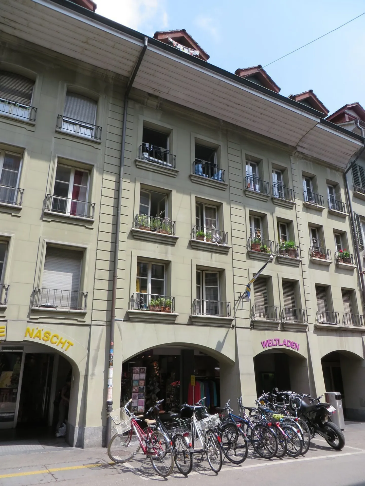 Fancy an old-style apartment with charm? - Photo 1 of 5