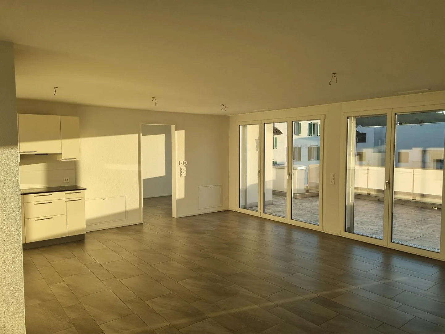 Modern 2.5-room Minergie penthouse apartment (68 m2) with terrace (73 m2) - Photo 9 of 15
