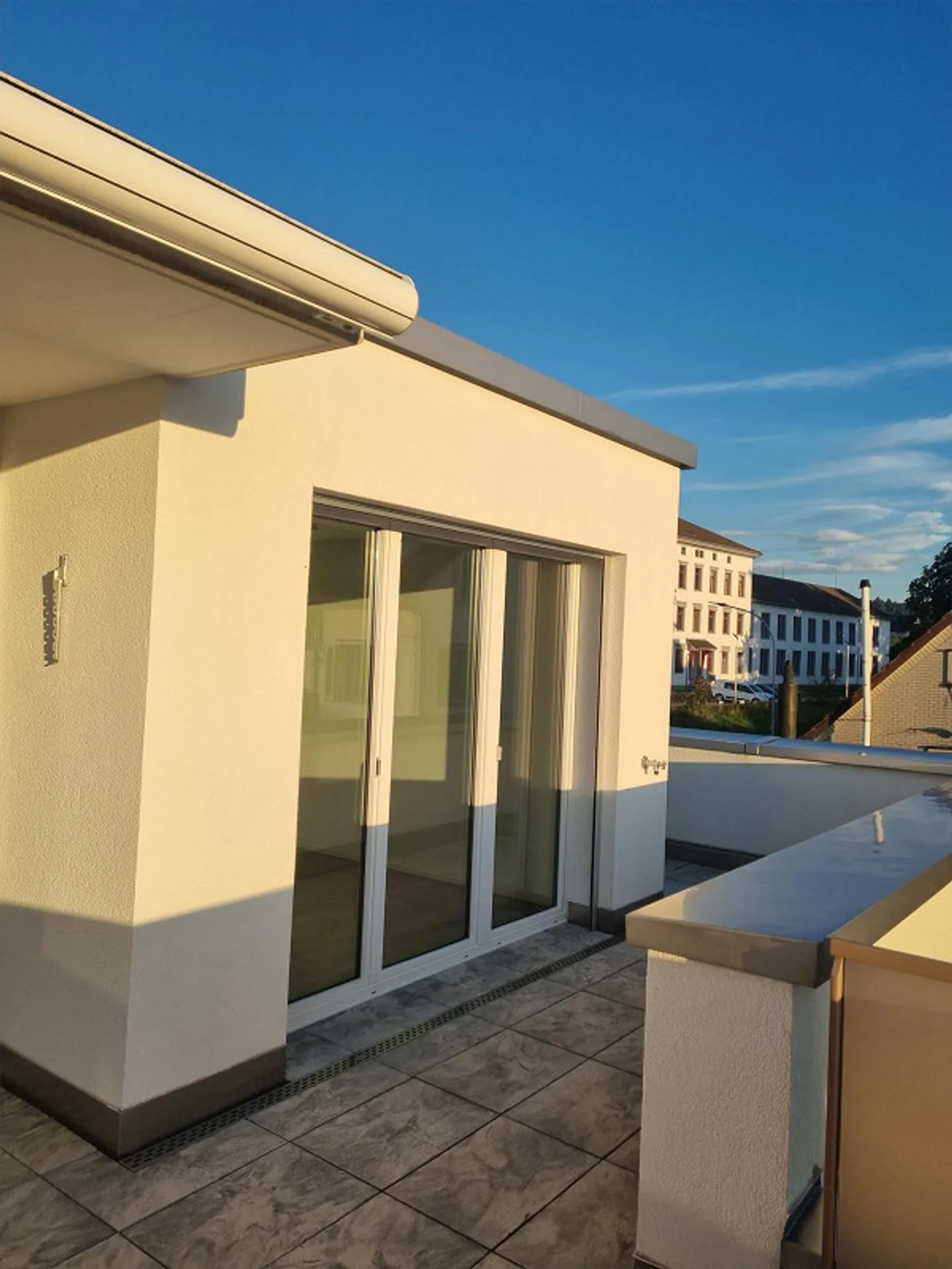 Modern 2.5-room Minergie penthouse apartment (68 m2) with terrace (73 m2) - Photo 10 of 15