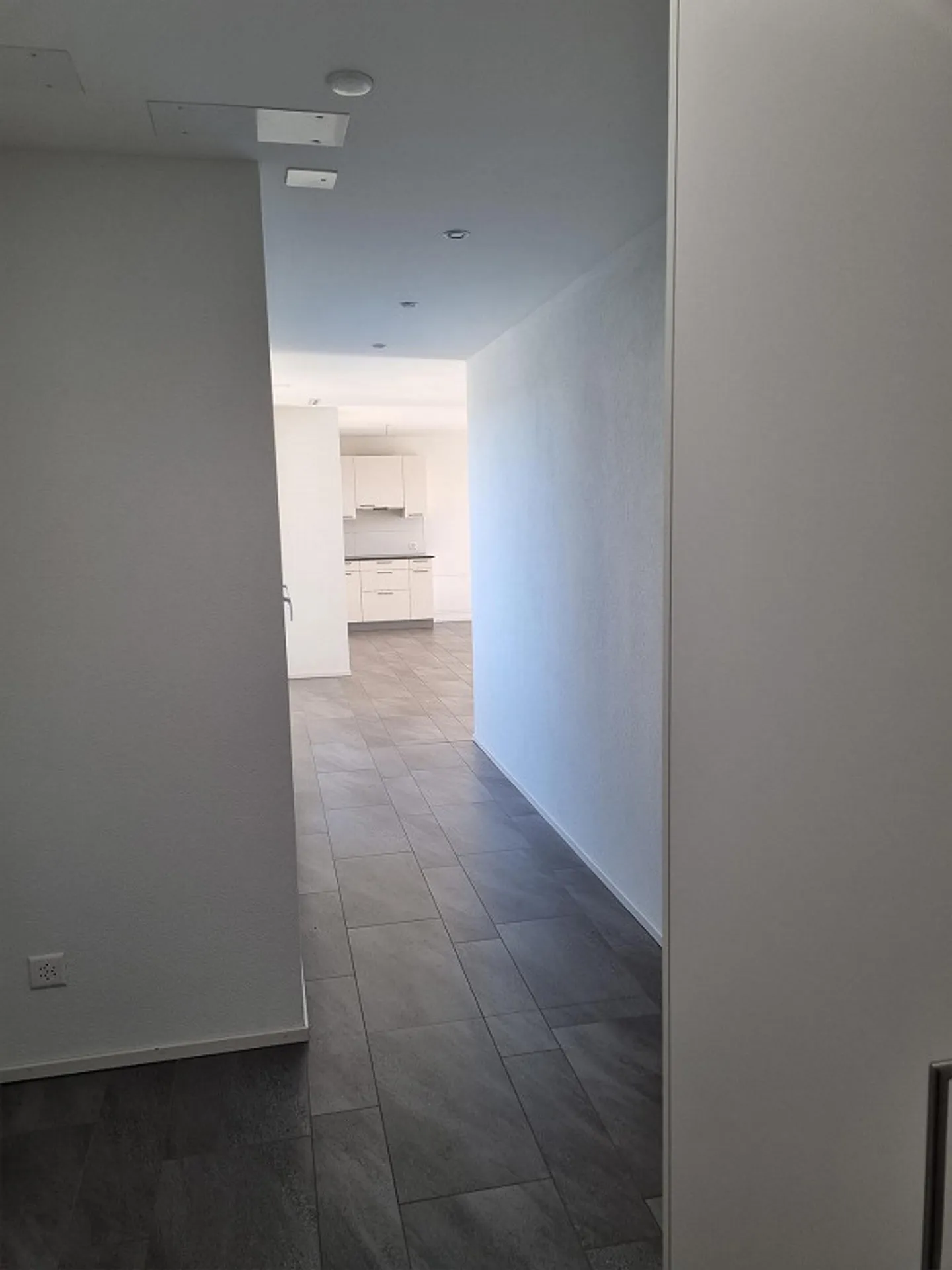 Modern 2.5-room Minergie penthouse apartment (68 m2) with terrace (73 m2) - Photo 11 of 15
