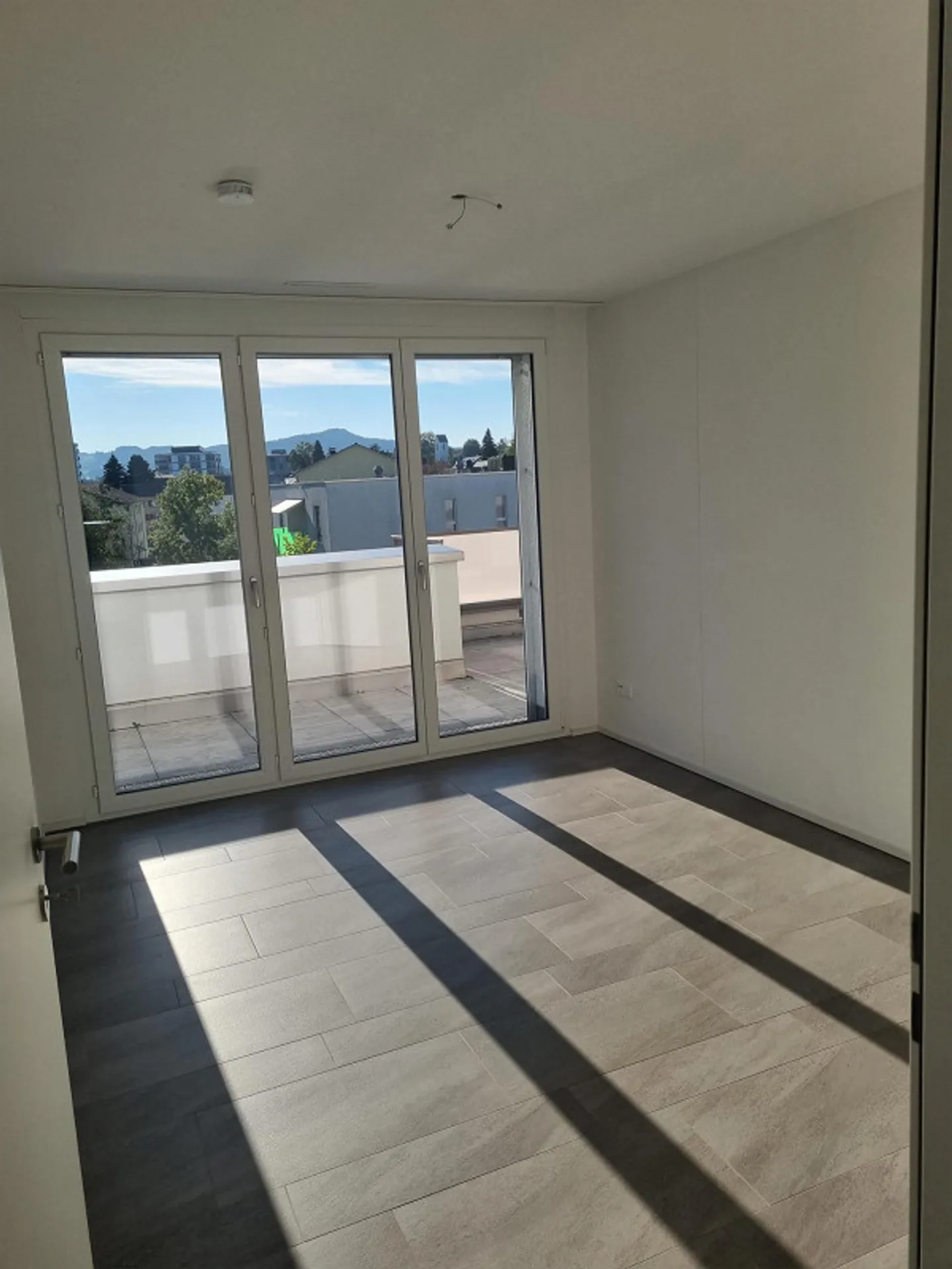 Modern 2.5-room Minergie penthouse apartment (68 m2) with terrace (73 m2) - Photo 12 of 15