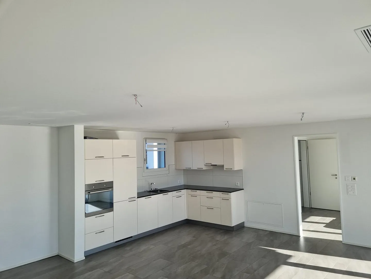 Modern 2.5-room Minergie penthouse apartment (68 m2) with terrace (73 m2) - Photo 14 of 15