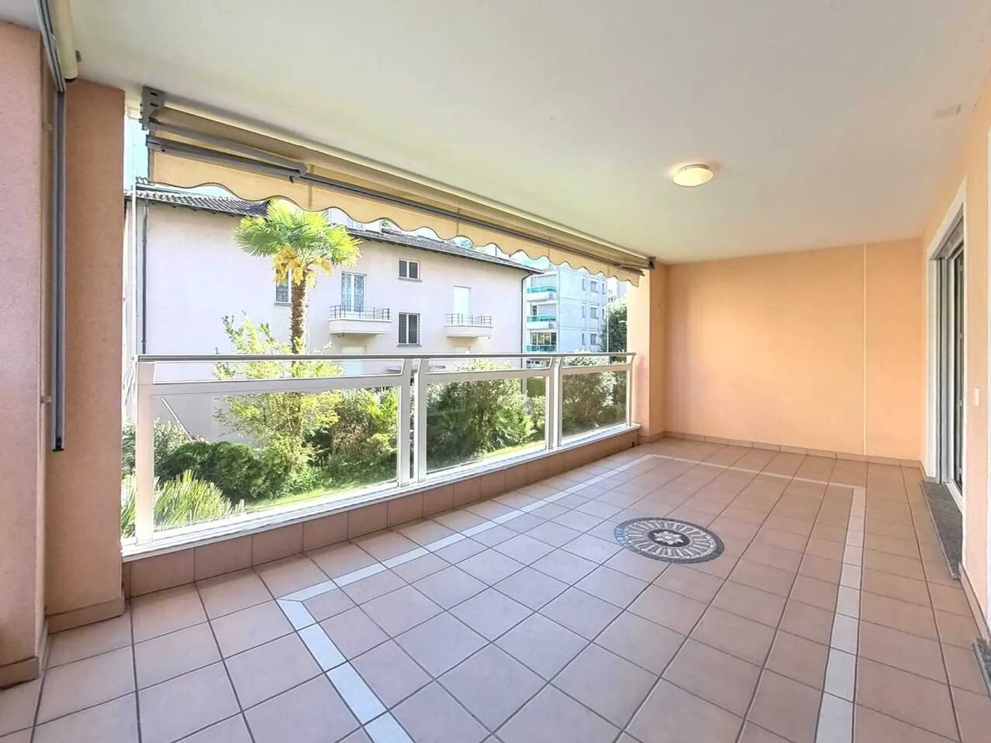 Appartement 4½ pièces avec 3 balcons - Près du lac et en tant que résidence secondaire - Photo 3 sur 13