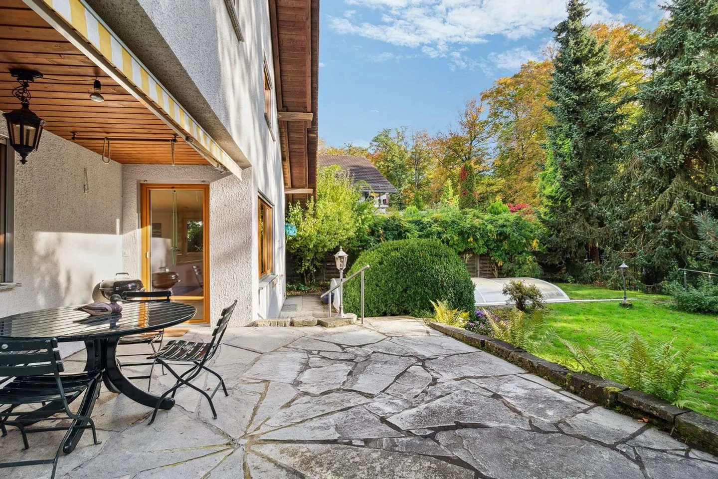 Grande Casa Familiare con Giardino Paradisiaco - Foto 13 di 15