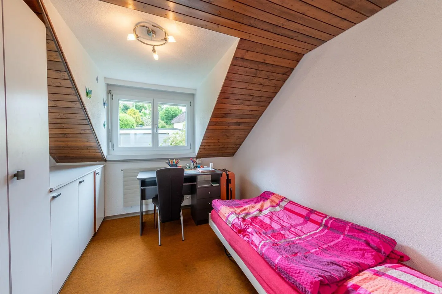 Your retreat with a view: Detached 6.5-room single-family house with garden idyll - Photo 12 of 13