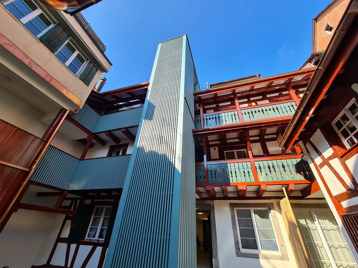 Vieille ville pure avec ascenseur et balcon / appartement de 3,5 pièces nouvellement aménagé - Photo 1 sur 22