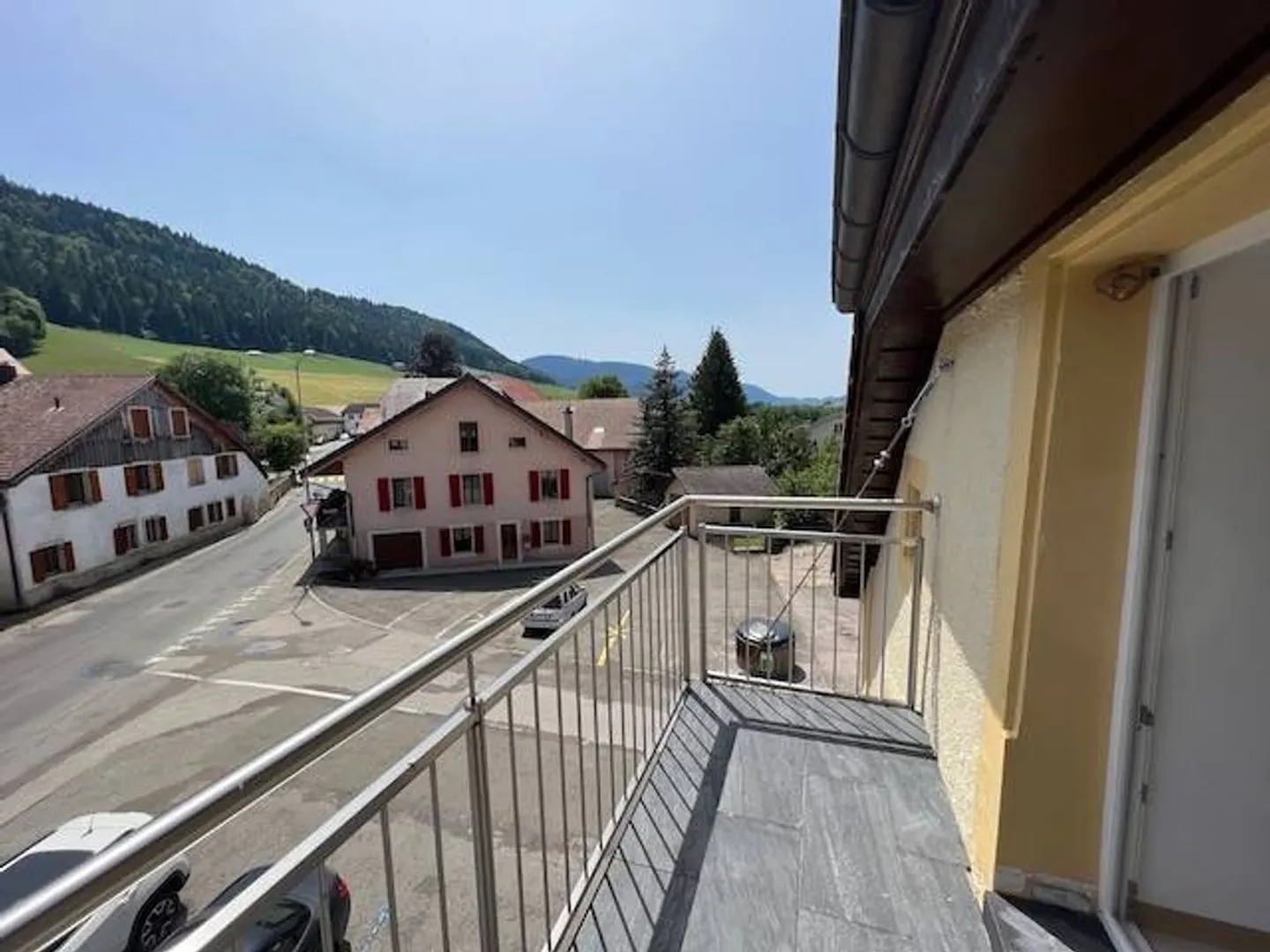 Edificio ristrutturato, 3 lotti su 5 affittati, 4 appartamenti e un locale commerciale - Foto 8 di 13