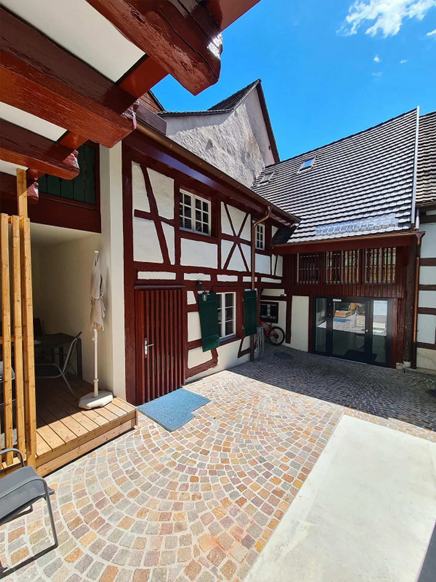 Vieille ville pure avec ascenseur et balcon / appartement de 3,5 pièces nouvellement aménagé - Photo 3 sur 22