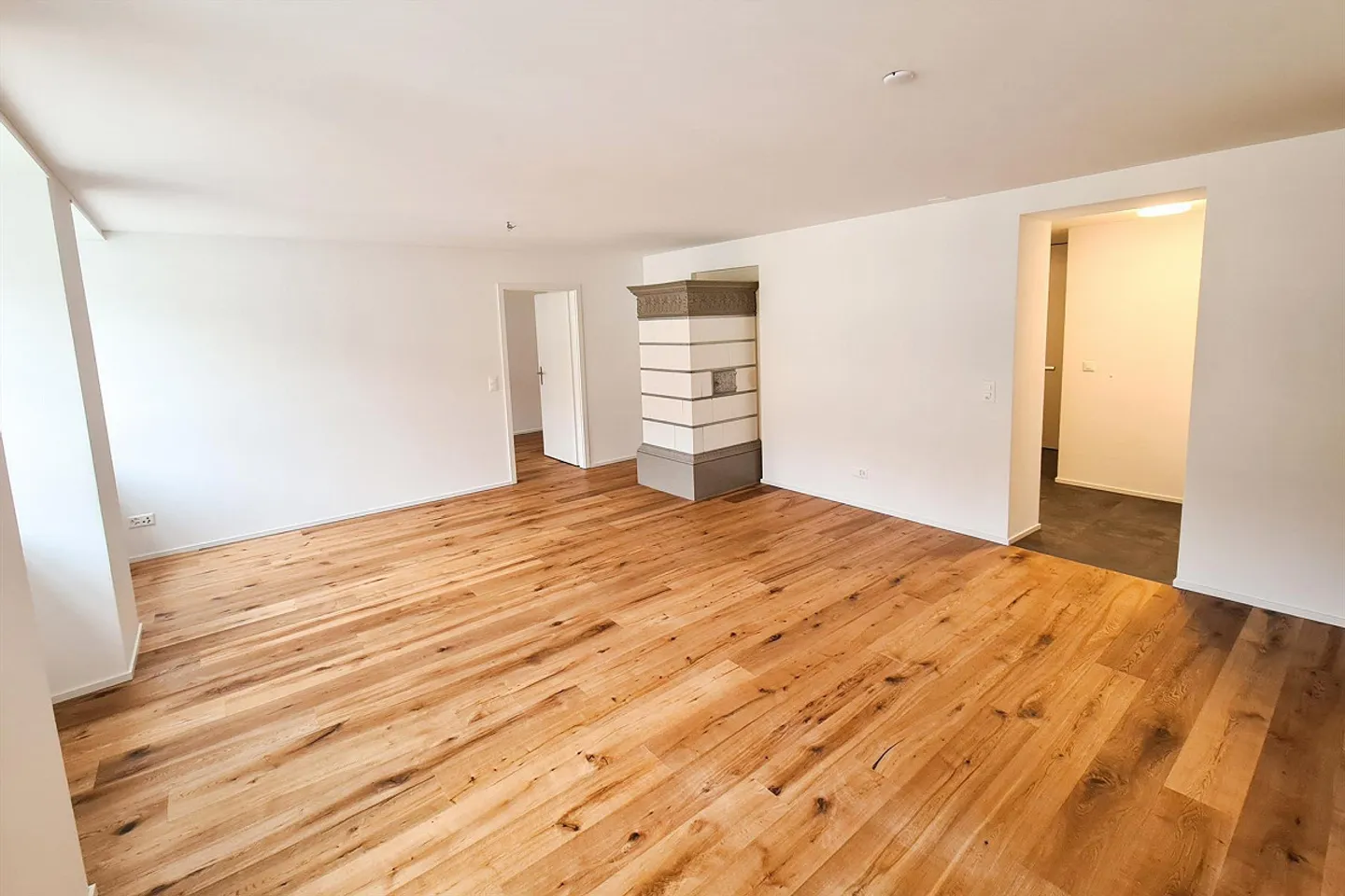 Vieille ville pure avec ascenseur et balcon / appartement de 3,5 pièces nouvellement aménagé - Photo 4 sur 22