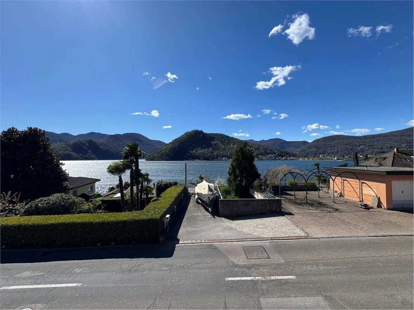 Modern Villa with Lake View - Photo 9 of 13