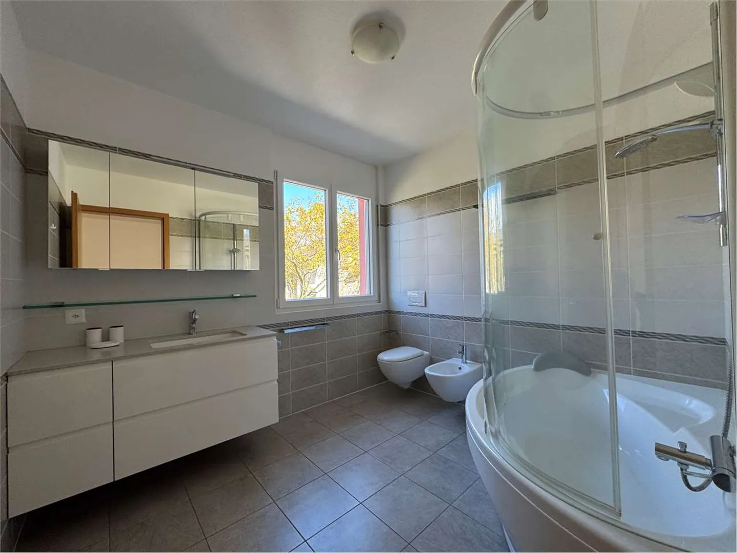 Modern Villa with Lake View - Photo 11 of 13