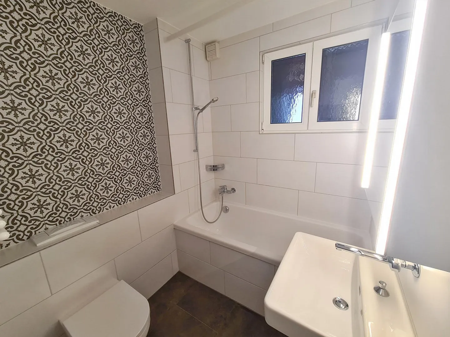 Vieille ville pure avec ascenseur et balcon / appartement de 3,5 pièces nouvellement aménagé - Photo 13 sur 22