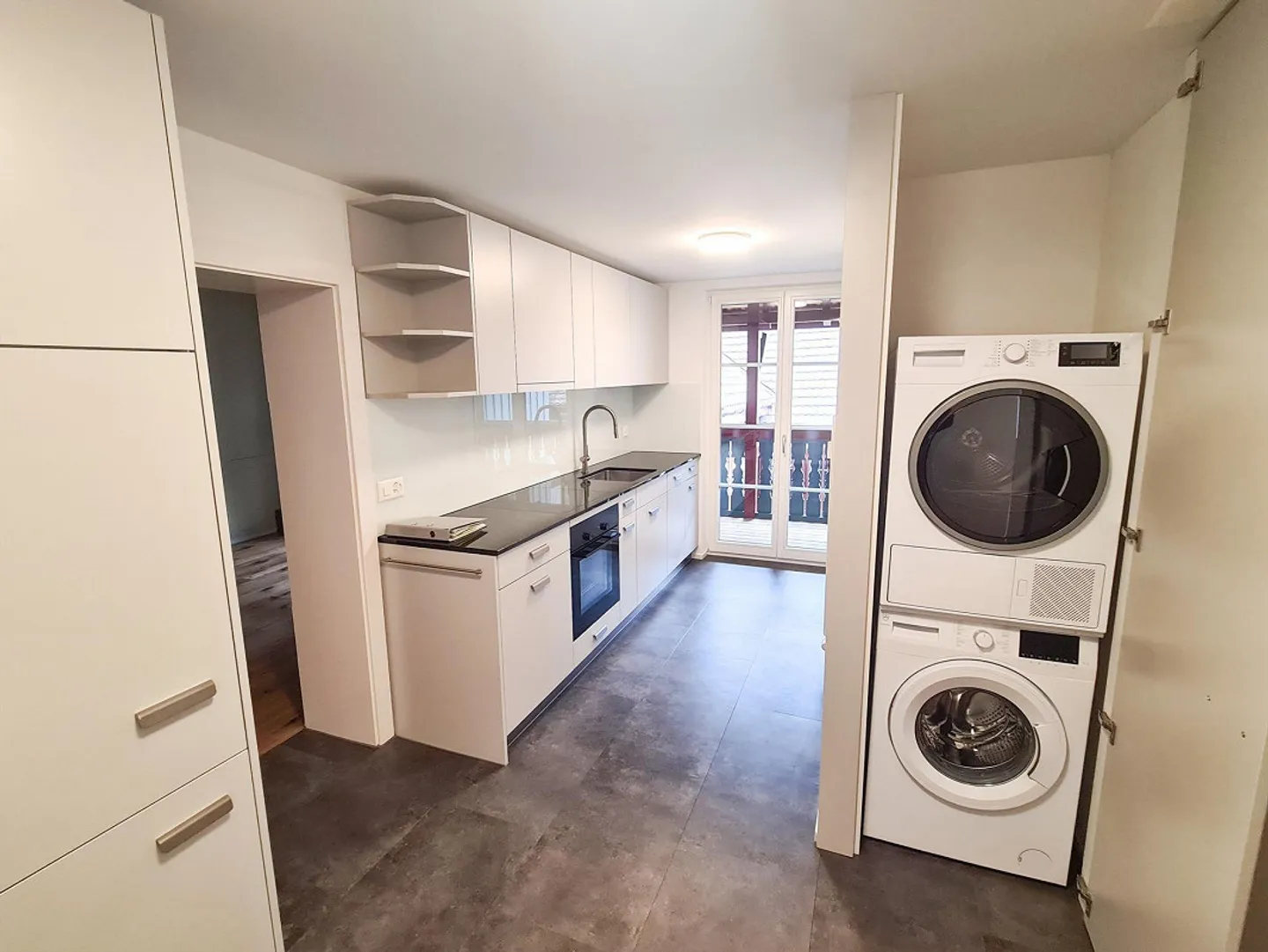 Vieille ville pure avec ascenseur et balcon / appartement de 3,5 pièces nouvellement aménagé - Photo 20 sur 22