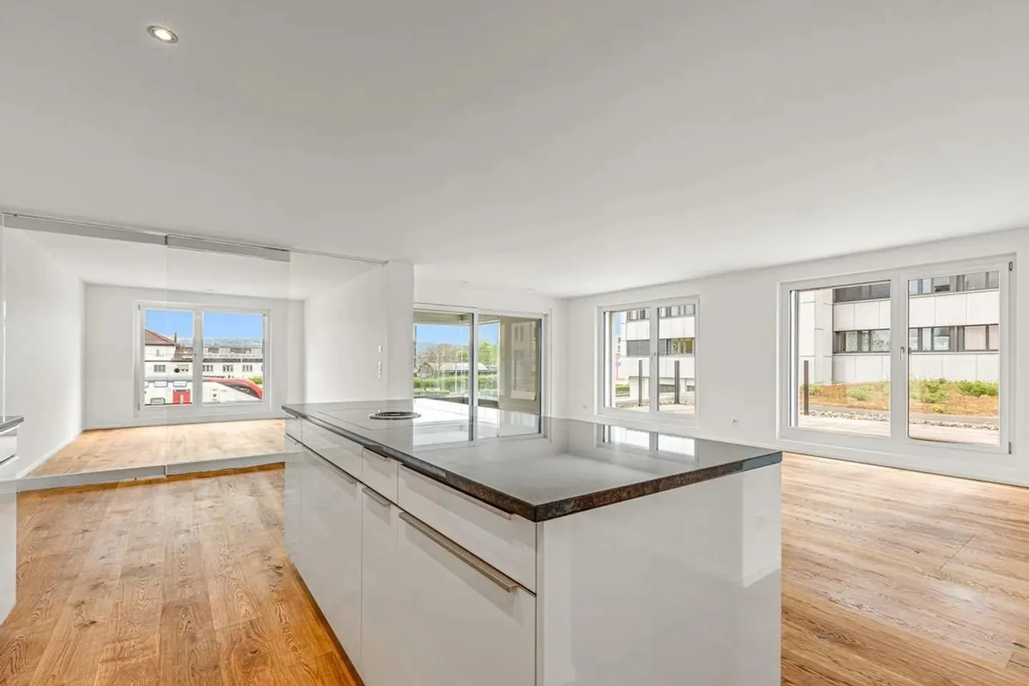 Condominio esclusivo di 4,5 stanze con terrazza e loggia ! - Foto 3 di 19