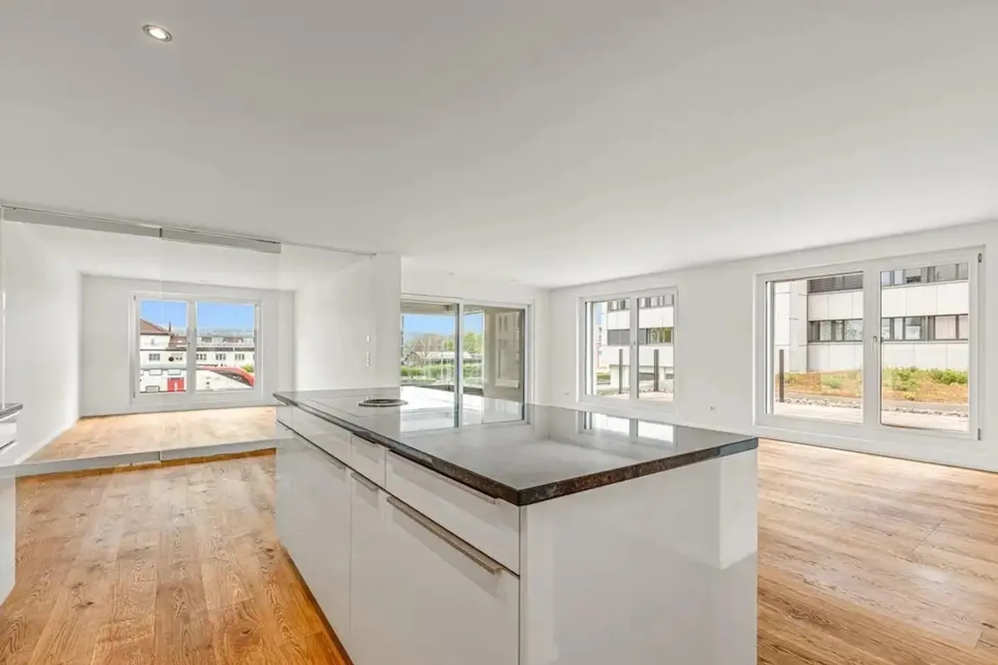 Condominio esclusivo di 4,5 stanze con terrazza e loggia ! - Foto 1 di 19