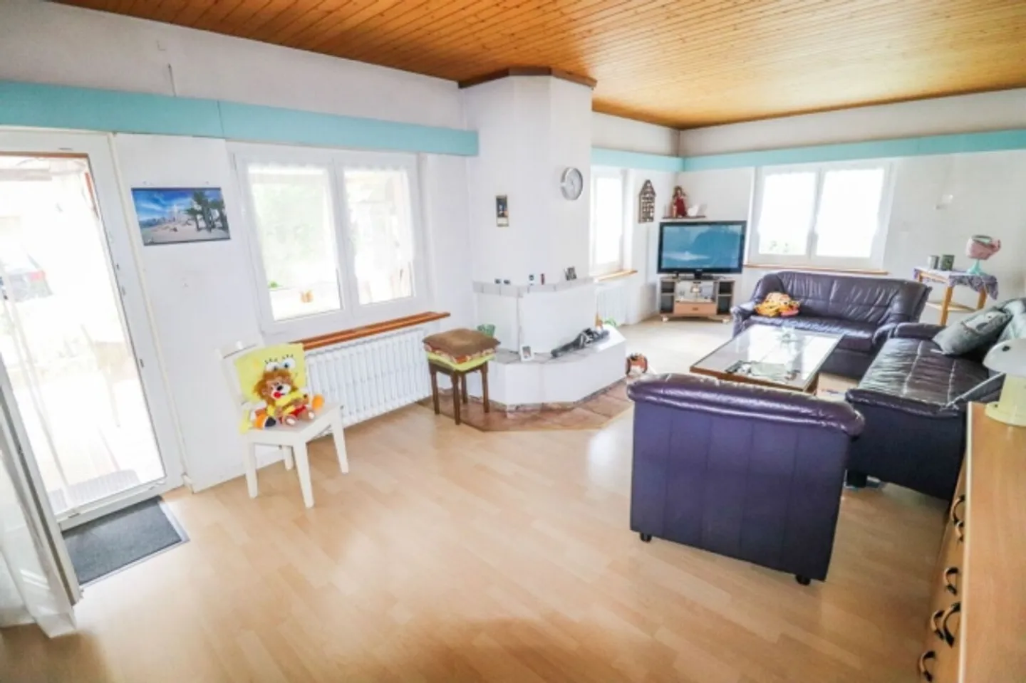 Grande maison individuelle de 7,5 pièces à Mümliswil, également utilisable comme maison bifamiliale - Photo 2 sur 13