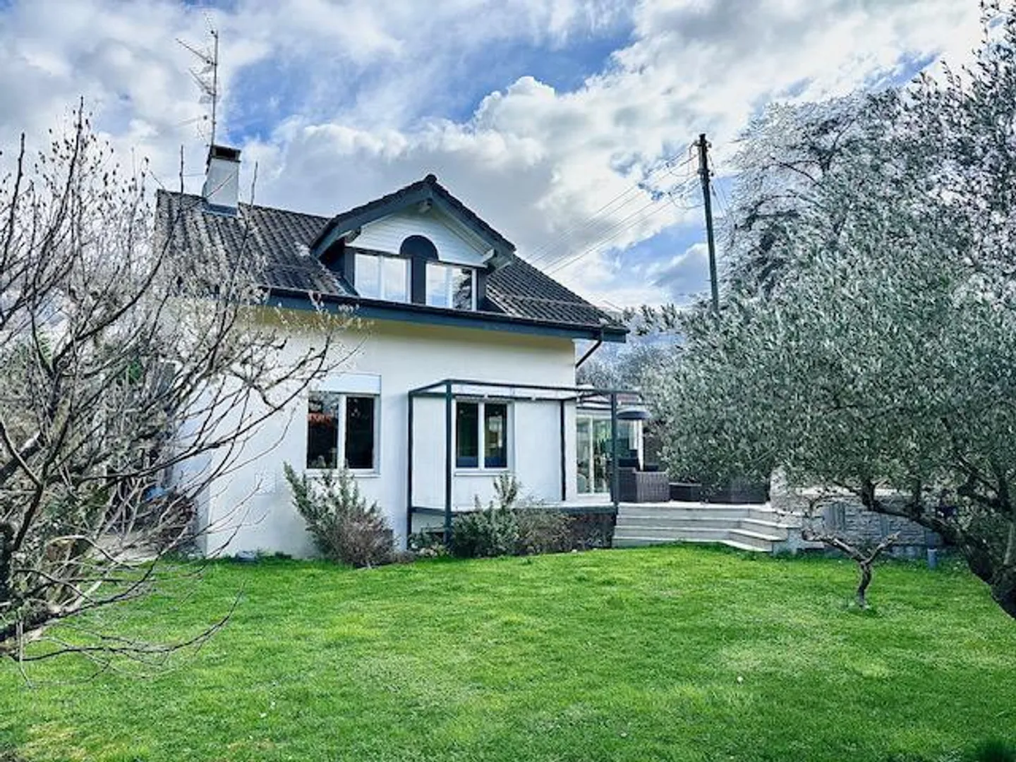 Single house for sale - Photo 1 of 1