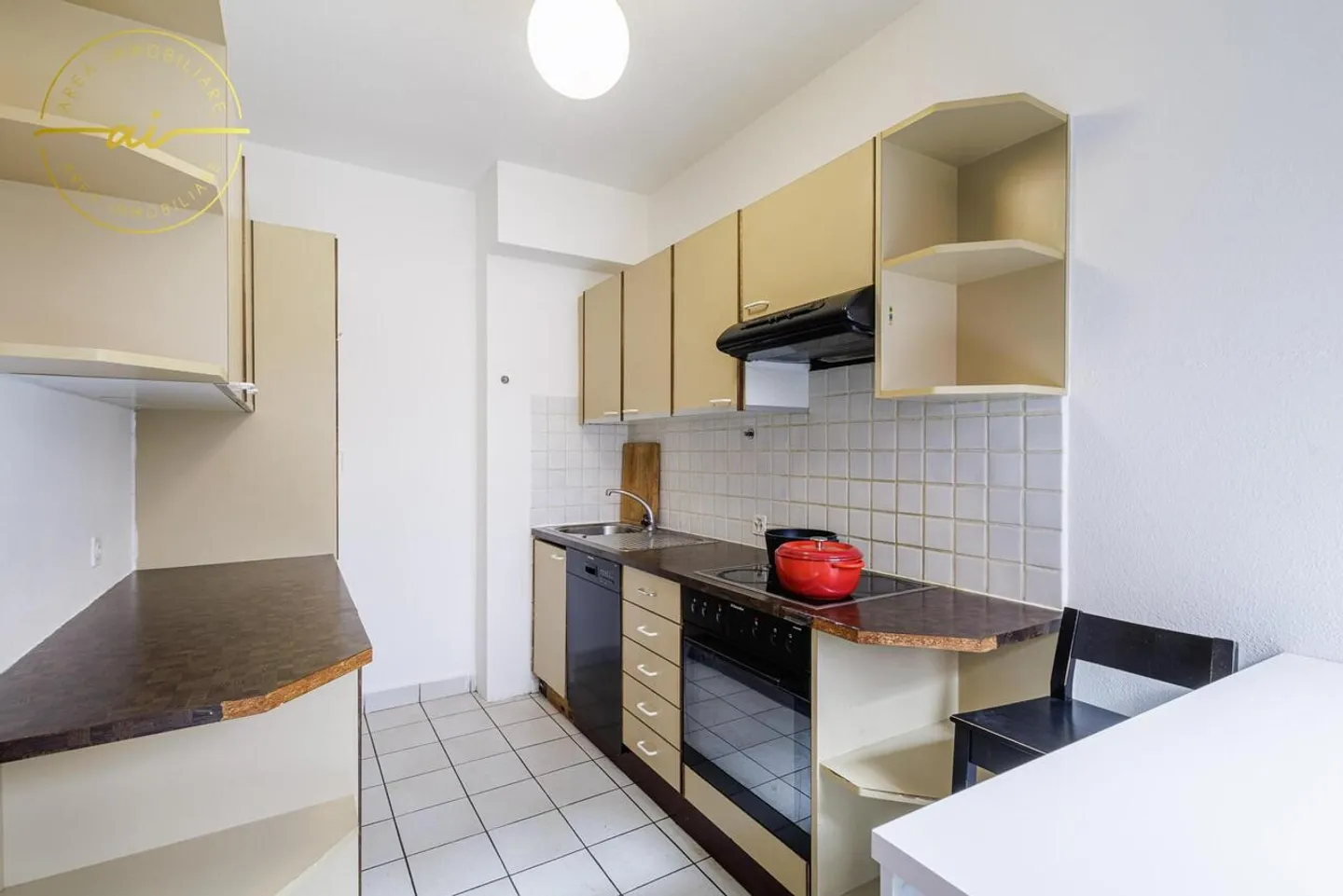 APPARTAMENTO 3.5 LOCALI CON TRE BALCONI A LUGANO - Foto 2 di 13