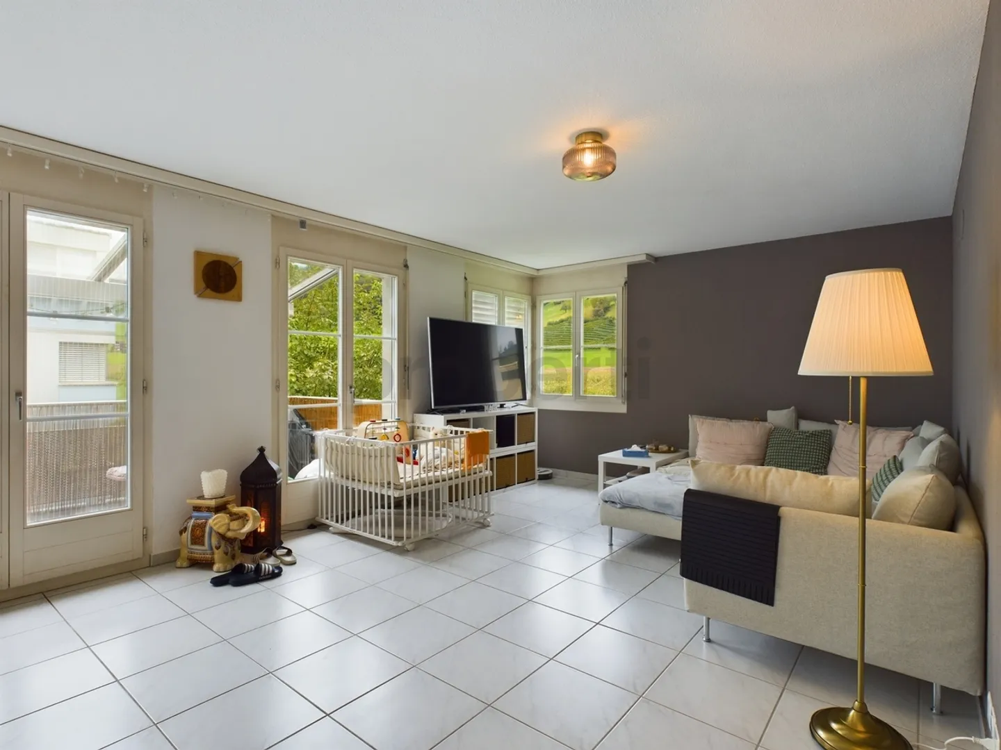 Spacious and Cozy 6.5-Room Maisonette Apartment in a Quiet Location in Sarnen - Photo 1 of 13