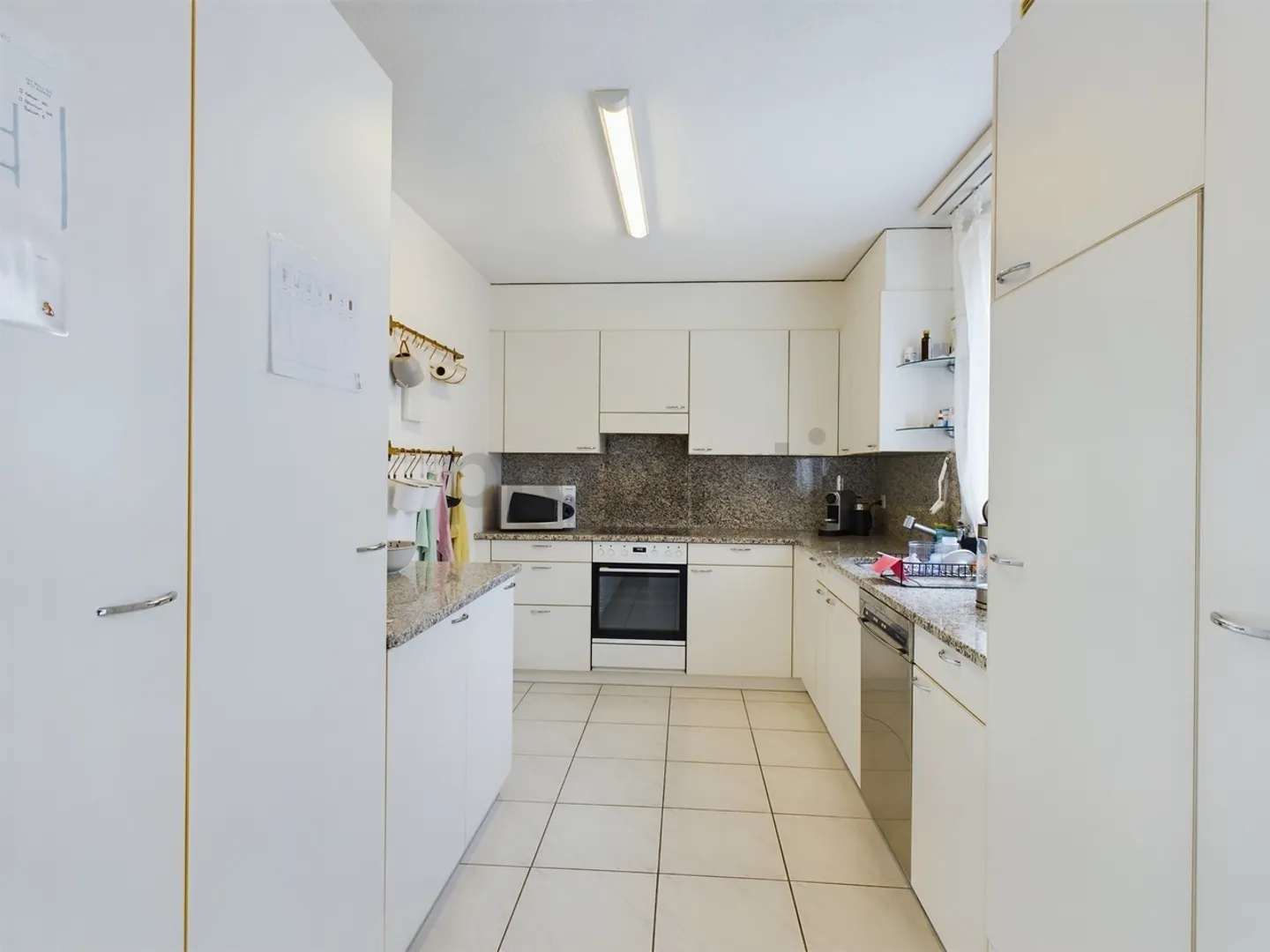 Spacious and Cozy 6.5-Room Maisonette Apartment in a Quiet Location in Sarnen - Photo 4 of 13