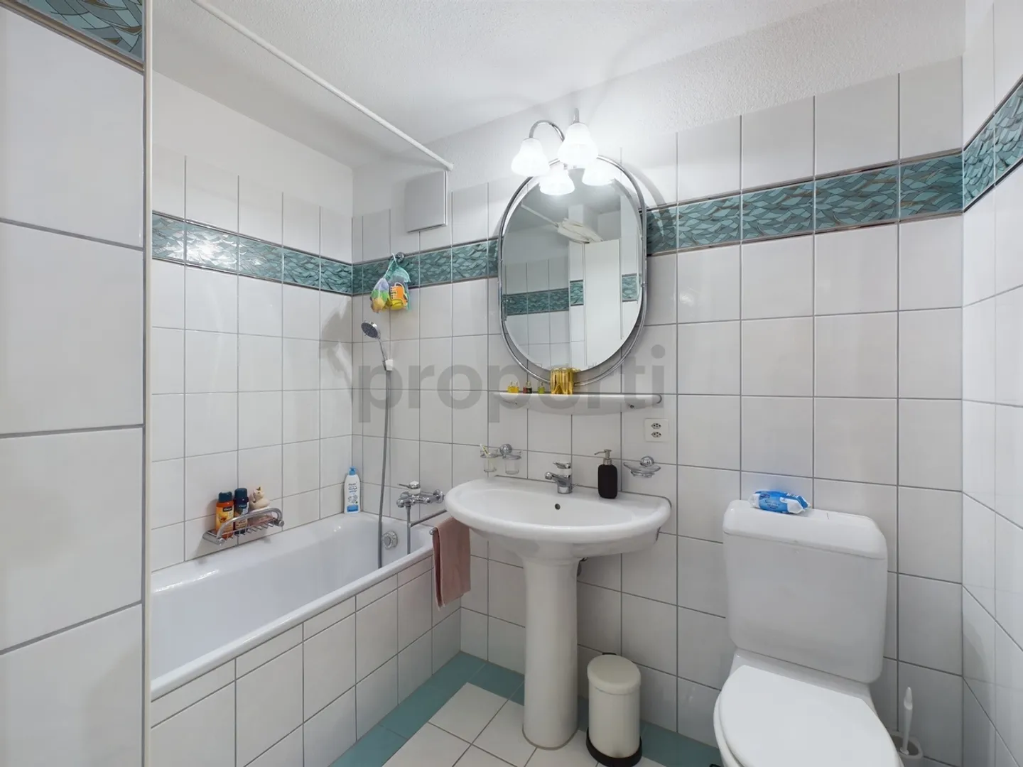 Spacious and Cozy 6.5-Room Maisonette Apartment in a Quiet Location in Sarnen - Photo 8 of 13