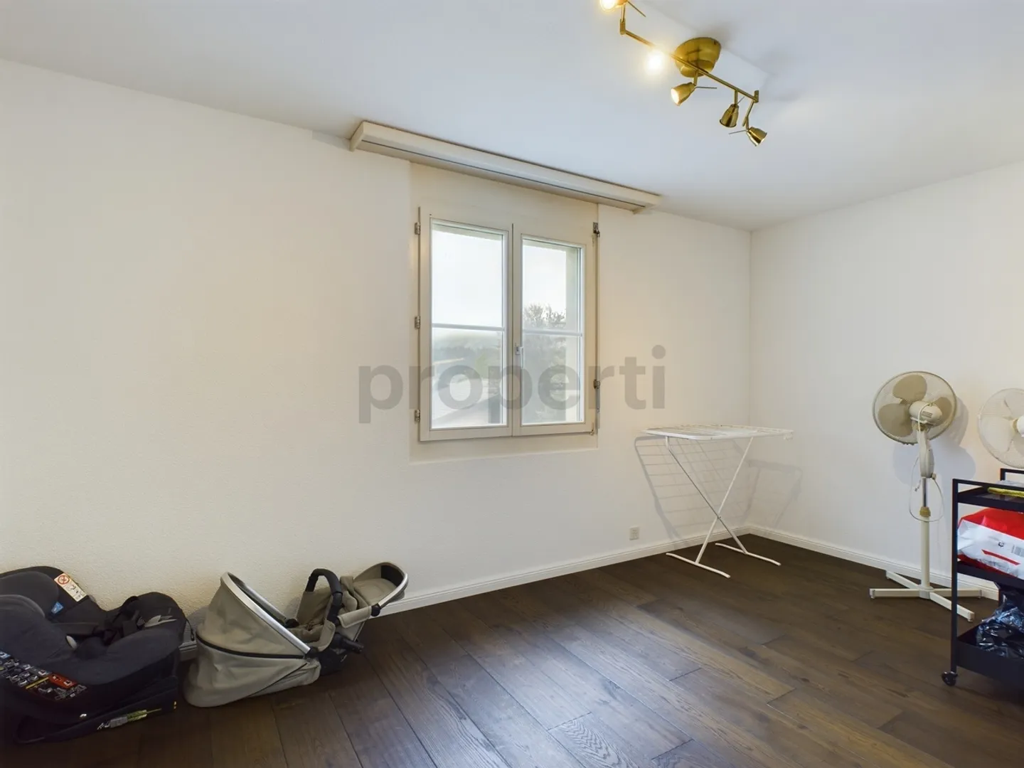 Spacious and Cozy 6.5-Room Maisonette Apartment in a Quiet Location in Sarnen - Photo 10 of 13