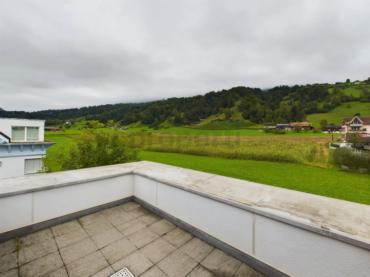 Spacious and Cozy 6.5-Room Maisonette Apartment in a Quiet Location in Sarnen - Photo 11 of 13