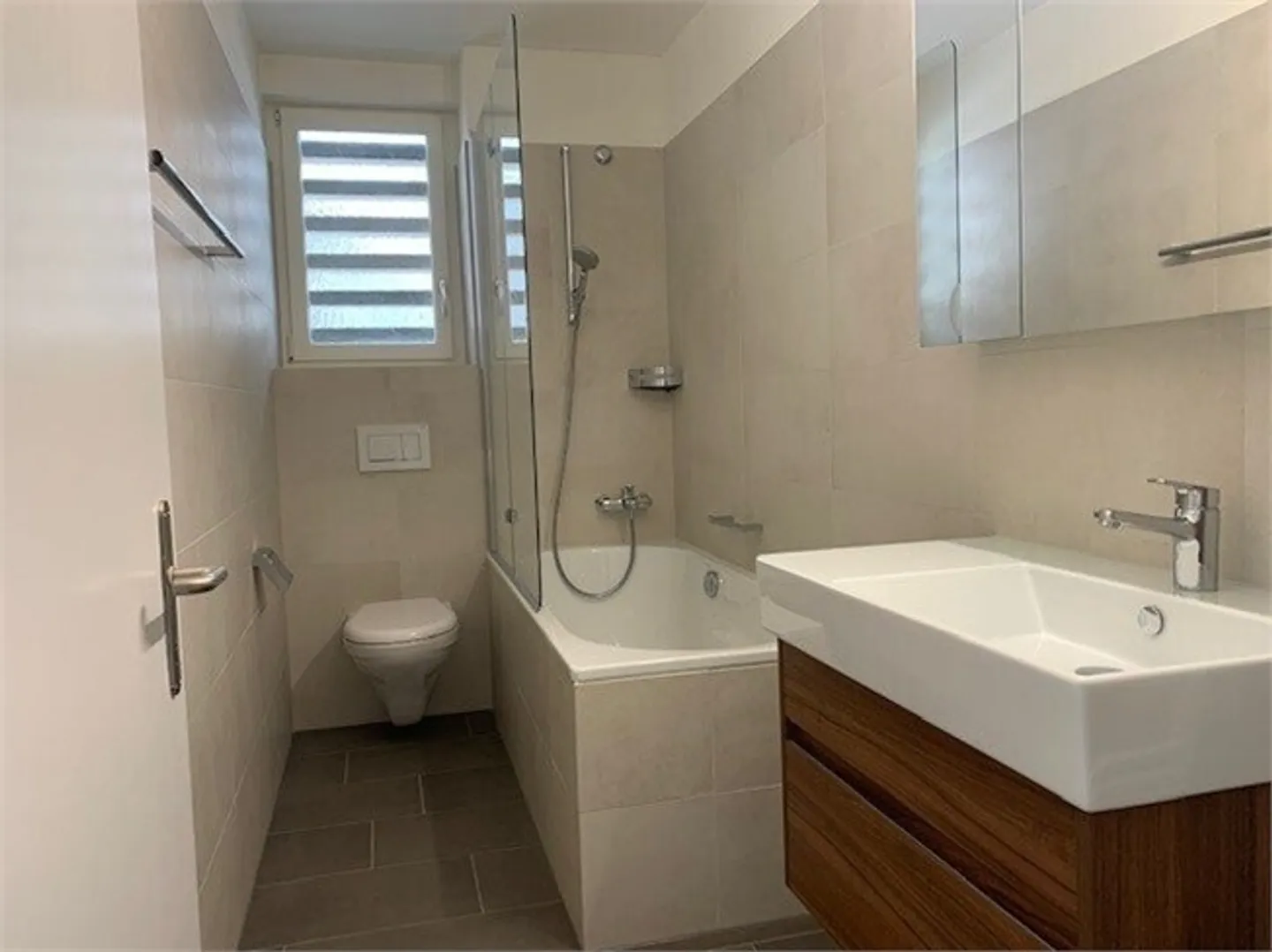 Apartment for rent - Photo 3 of 8