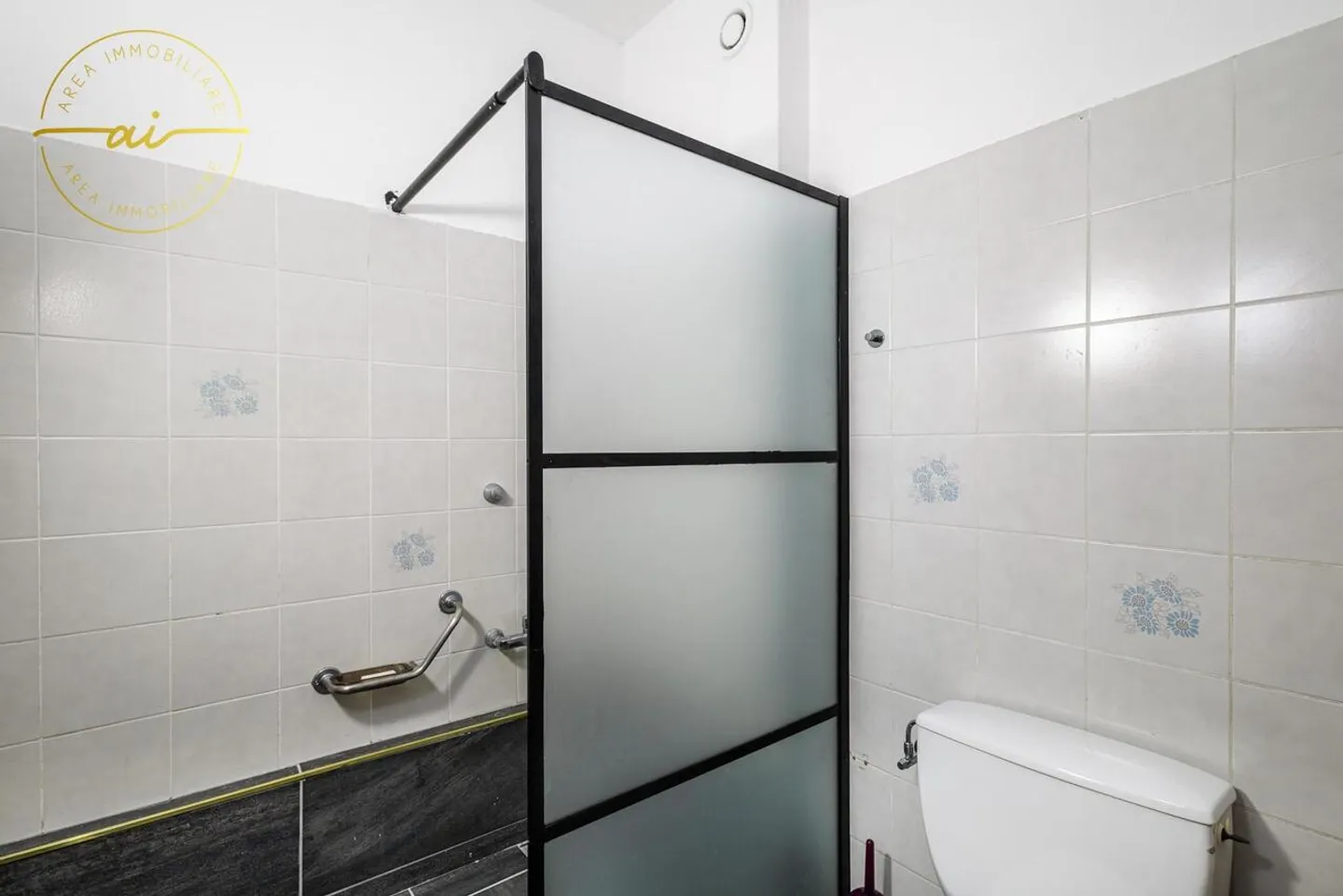APPARTAMENTO 3.5 LOCALI CON TRE BALCONI A LUGANO - Foto 9 di 13