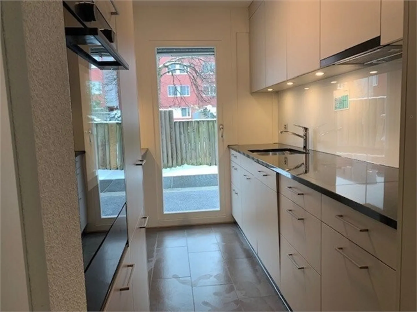 Apartment for rent - Photo 2 of 8
