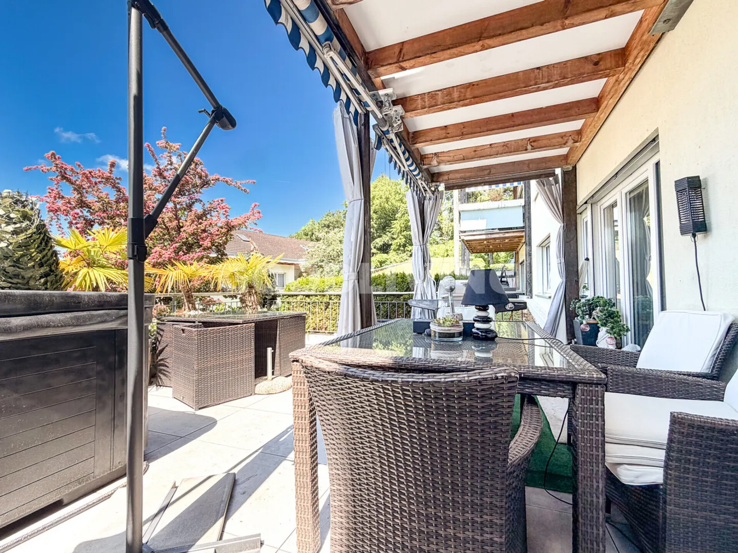 Appartamento con giardino vicino al Lago di Lucerna con un concetto abitativo versatile - Foto 2 di 7