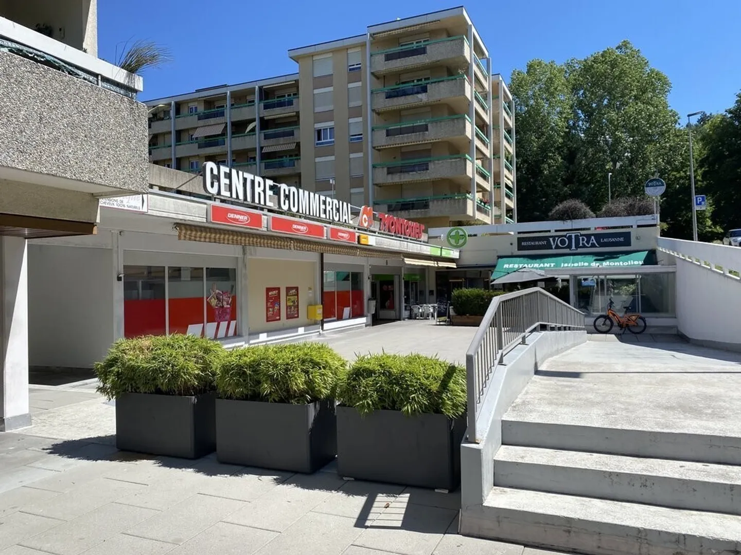 Ideale posizione nel Centro Commerciale - Foto 2 di 9