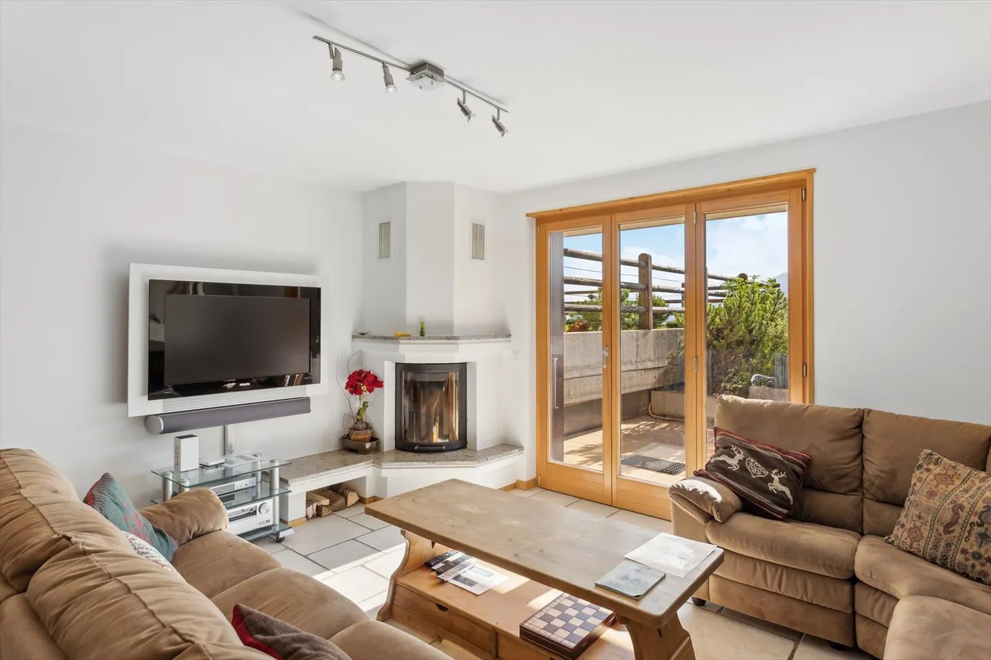 Grande appartamento con magnifica terrazza e jacuzzi, direttamente accanto alle piste - Foto 3 di 12