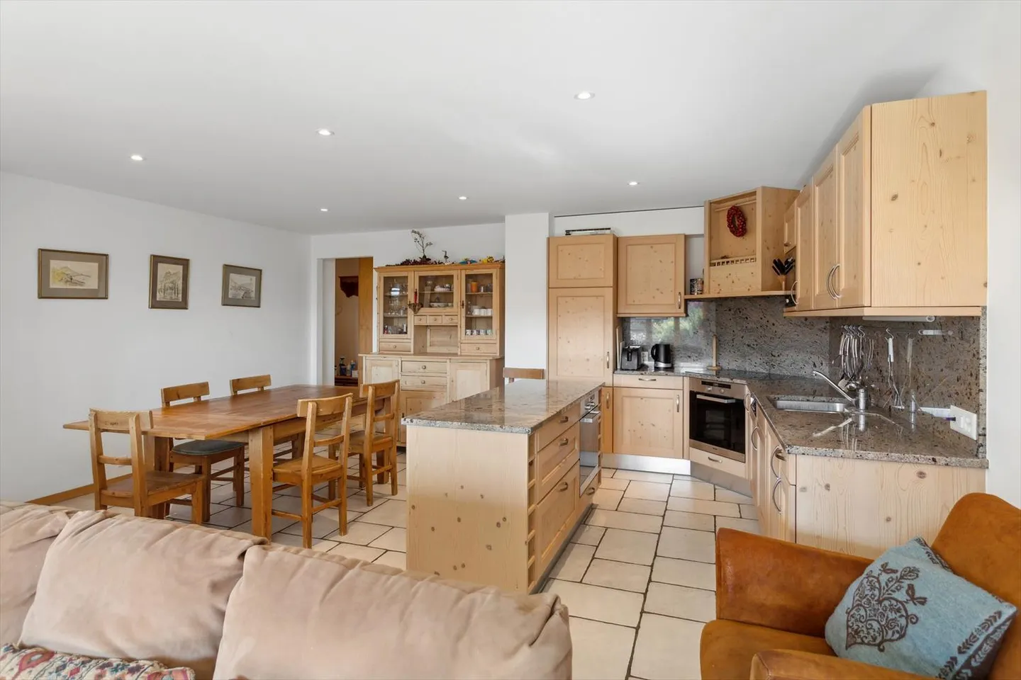 Grande appartamento con magnifica terrazza e jacuzzi, direttamente accanto alle piste - Foto 4 di 12