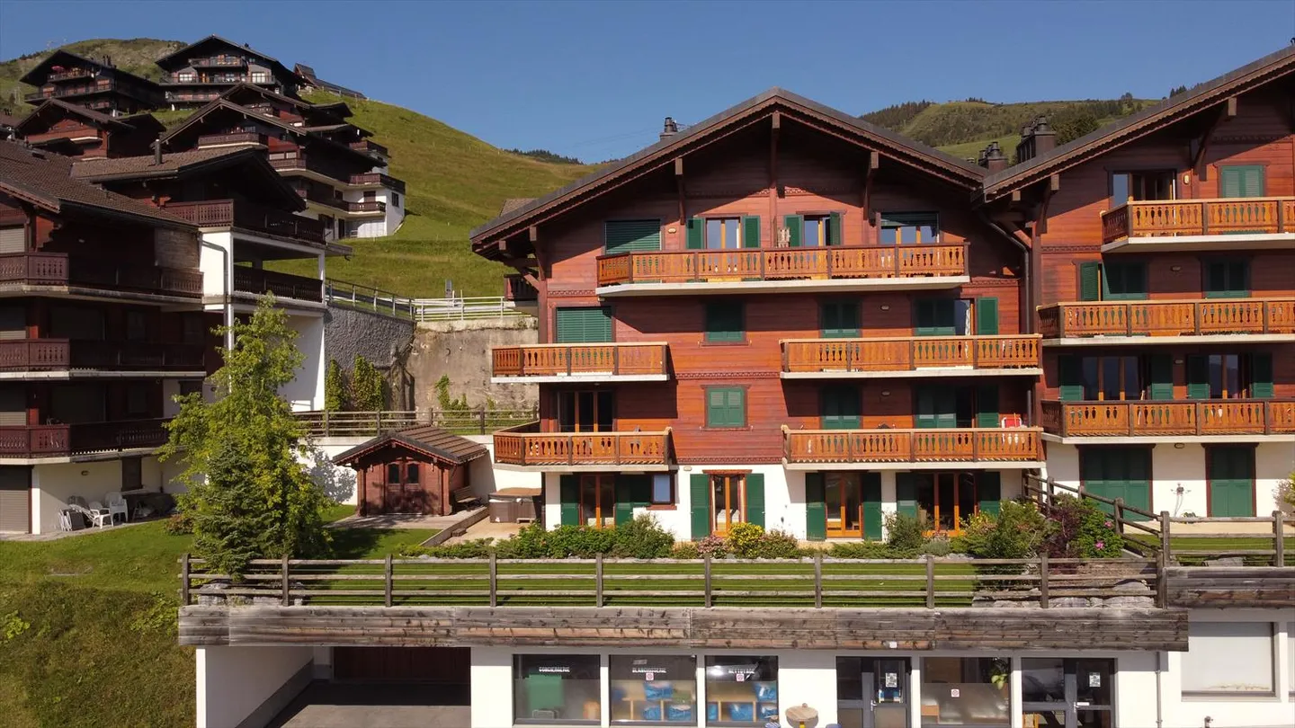 Grande appartamento con magnifica terrazza e jacuzzi, direttamente accanto alle piste - Foto 11 di 12