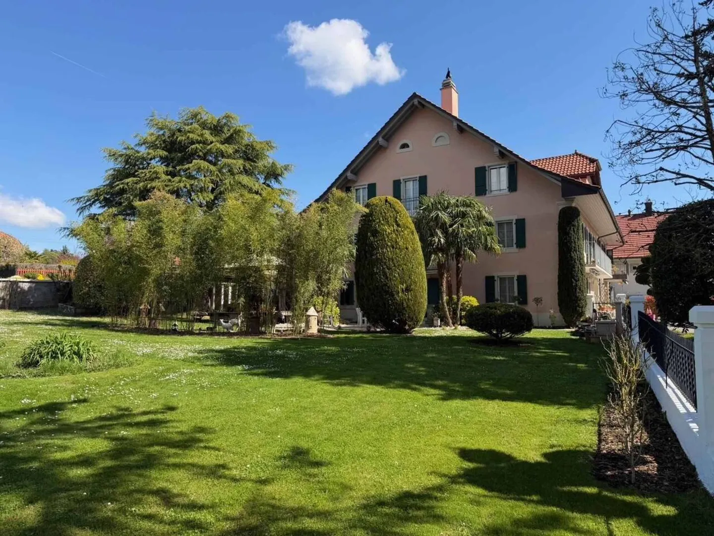 Spacious Duplex with Garden - Photo 1 of 8