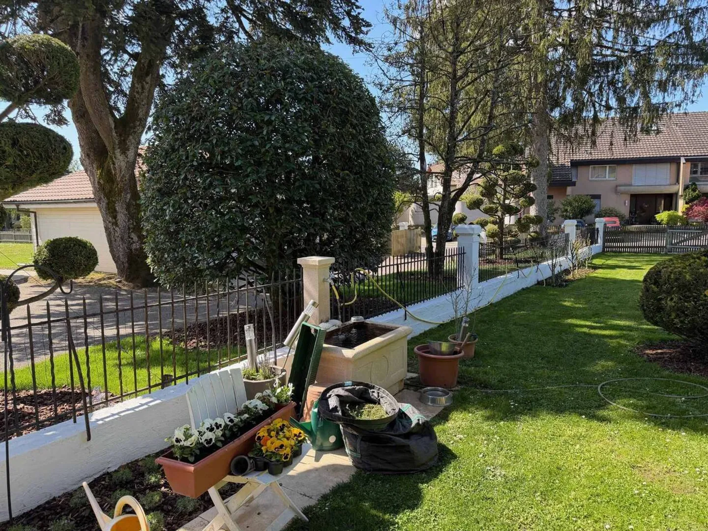 Spacious Duplex with Garden - Photo 7 of 8