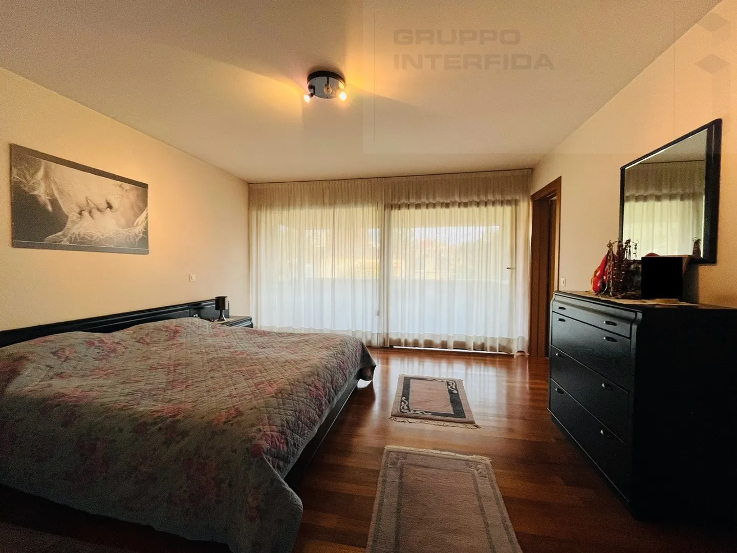 LARGE SINGLE-FAMILY HOUSE - Photo 8 of 8
