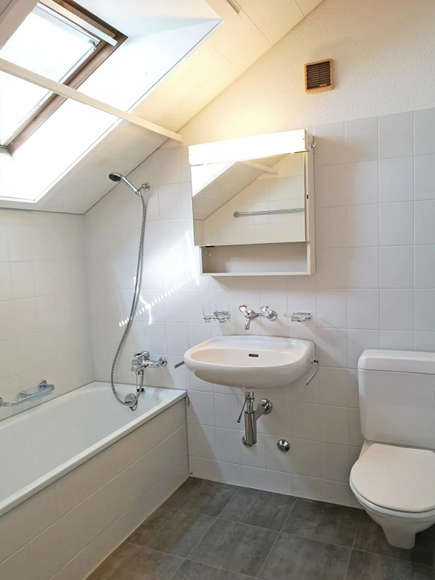 Appartamento mansardato con camino - Foto 5 di 7